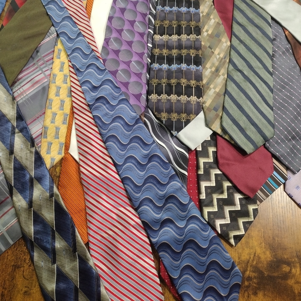 Men's lot of 26 used neckties